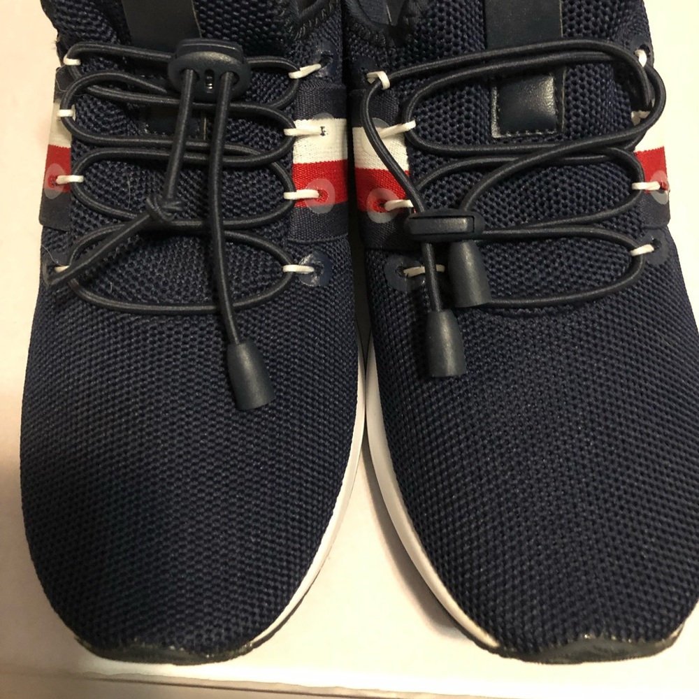 Tommy Hilfiger navy striped shoes. 6.5 New,no tag.